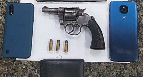 Dupla é presa e arma de fogo apreendida em Timon