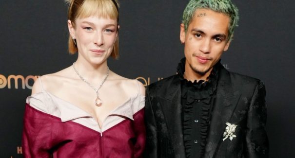Estrelas da série Euphoria, Hunter Schafer e Dominic Fike assumem namoro
