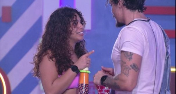 Depois de idas e vindas, Maria e Eliezer terminam sob o edredom