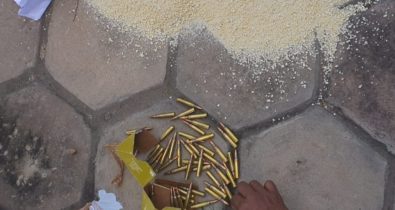 Dupla é presa suspeita de transportar munições em saco de farinha