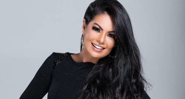 Paulinha Abelha, vocalista da ‘Calcinha Preta’, é transferida de hospital