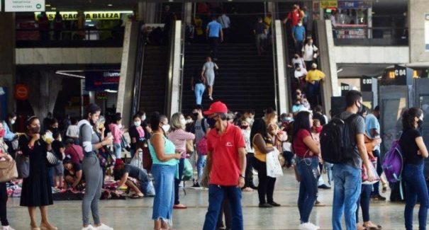 Fiocruz detecta subvariante mais contagiosa da ômicron no Brasil