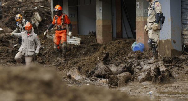 Bombeiros atualizam número de mortos em Petrópolis para 176
