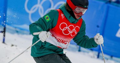Brasil estreia na Olimpíada de Inverno com esquiadora Sabrina Cass