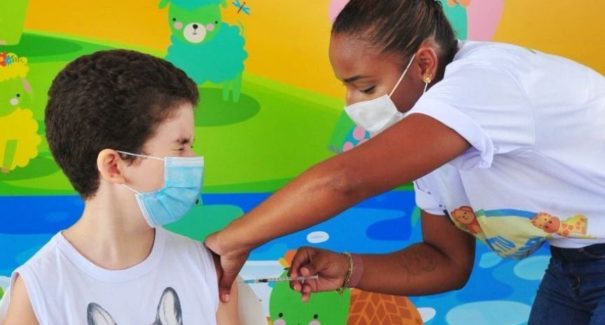 Pesquisa aponta que 8 em cada 10 mães aceitam vacinação infantil nas escolas