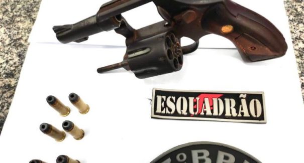 Homem é preso por porte ilegal de arma de fogo em Santa Inês