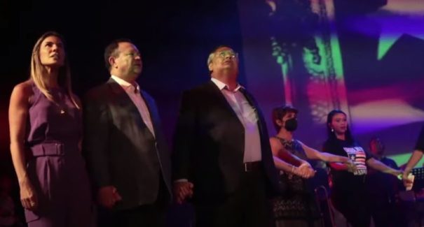 Flávio Dino se despede do governo com discurso emocionado e anuncia suplente no Senado