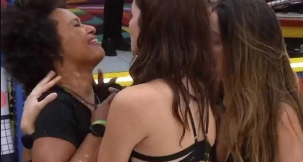 Fãs do BBB22 pedem expulsão de Natália após surto na festa do líder