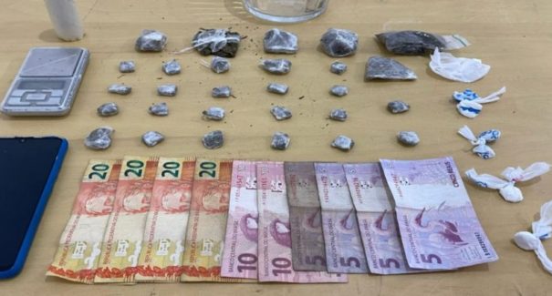 Homem é preso em condomínio suspeito de tráfico de drogas