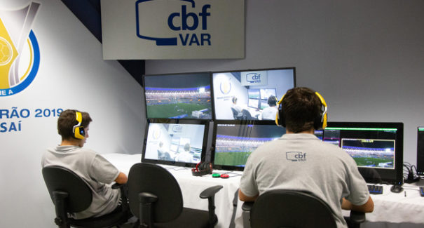 CBF anuncia mudanças no VAR e na preparação dos árbitros