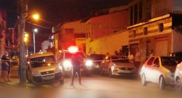 Homem é morto em via pública com tiros no tórax e no braço