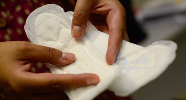 Congresso derruba veto à distribuição de absorventes para estudantes