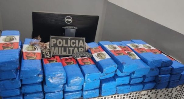 Duas mulheres são presas suspeitas pelo crime de tráfico de drogas