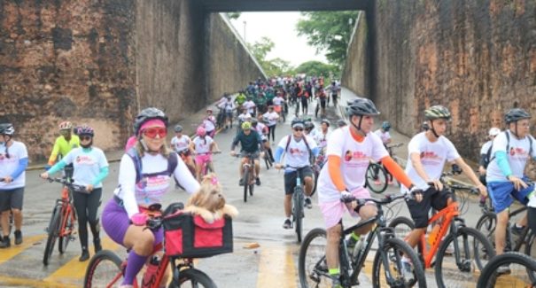 Passeio de bicicleta conscientiza sobre o combate à violência contra a mulher