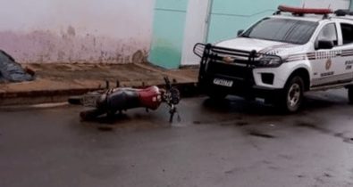 Jovem é baleado e morre após ter  a moto roubada