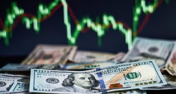 Dólar sobe e Ibovespa recua em Quarta-Feira de Cinzas marcada por liquidação bancária