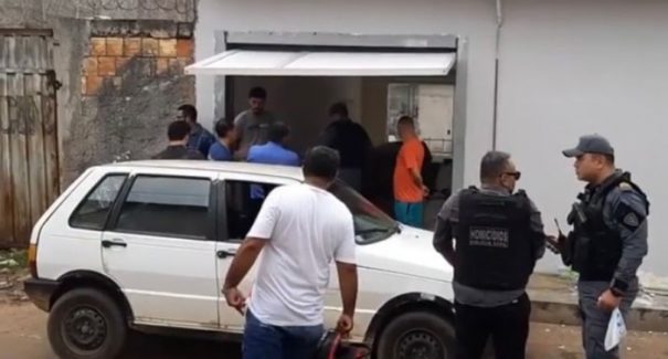 Policial militar reage a assalto dentro de casa e mata assaltante
