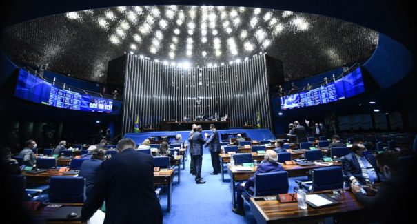 Senado aprova projeto que limita ICMS dos combustíveis