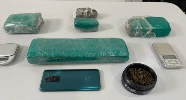 Homem é preso suspeito de trafico de drogas em condomínio da Vila Embratel