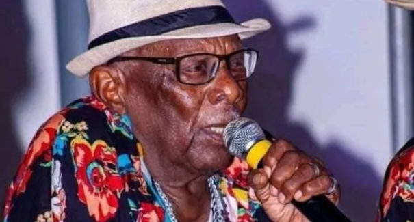 Mestre Mundoca do Boi da Floresta morre aos 82 anos