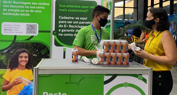 Famílias cadastradas na Tarifa Social de energia podem trocar lâmpadas gratuitamente
