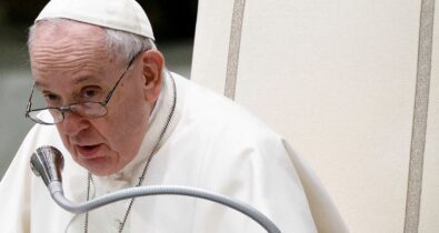 Papa pede auditorias anuais em igrejas para proteger crianças de abuso