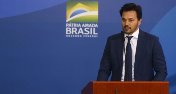 Governo vai instalar 12 mil pontos de internet em escolas públicas