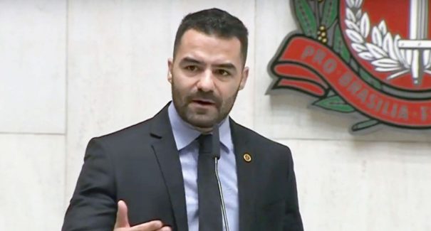 Arthur do Val anuncia renúncia ao mandato de deputado estadual