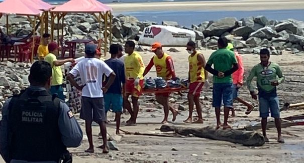 Bombeiros encontram corpo de homem na praia de Carimã da Raposa