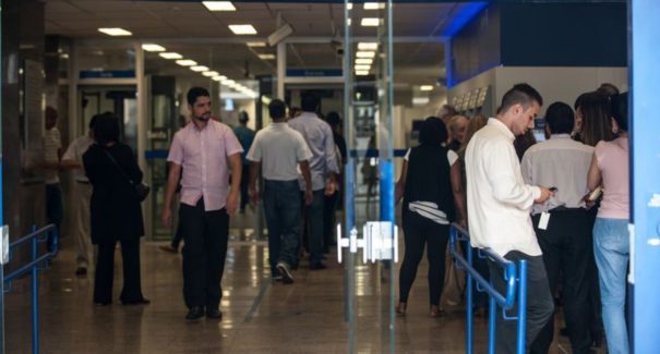 Agências bancárias fecham as portas nos feriados