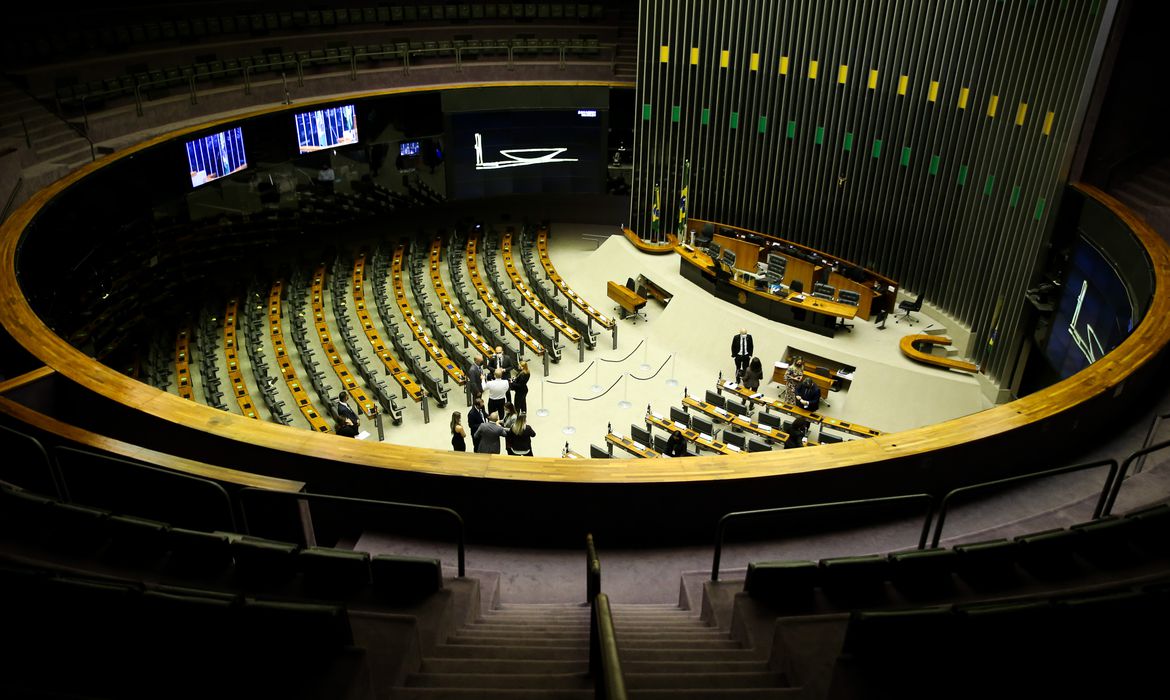 Câmara aprova PEC que libera R$ 41,2 bi para benefícios sociais