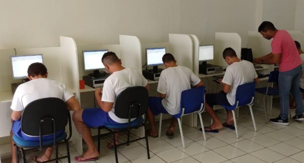 Brasil atinge recorde histórico com mais de 715 mil jovens aprendizes em 2025