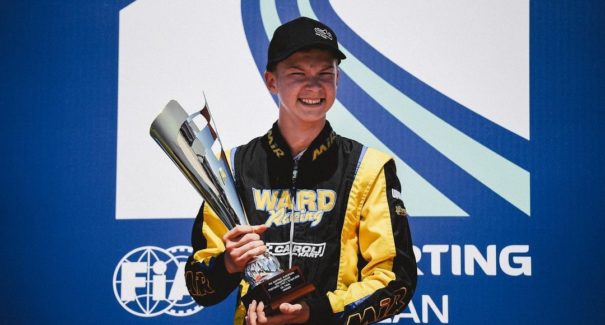 Piloto de kart perde licença após fazer gesto nazista em pódio