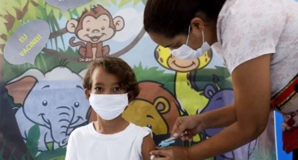 Saúde recebe 1,8 milhão de doses da CoronaVac