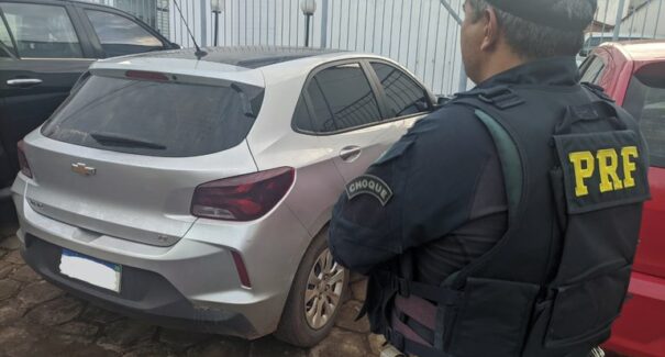 Polícia Rodoviária Federal apreende carro clonado