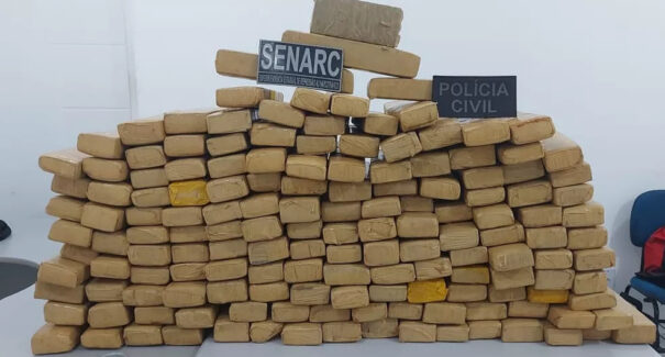 Quatro pessoas são presas suspeitas pelo crime de tráfico de drogas