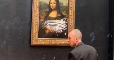 Monalisa, de Leonardo da Vinci, sofre ataque no Museu do Louvre