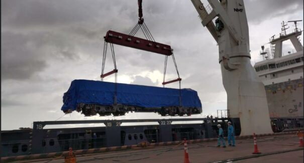 Locomotiva 100% elétrica chega pela primeira vez na Estrada de Ferro Carajás