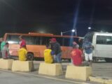 Motoristas de vans fazem protestos em terminais de ferryboat