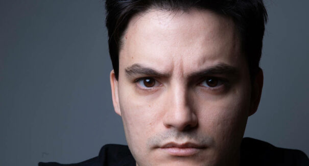 Felipe Neto veio a público relatar ameaças feitas à mãe dele