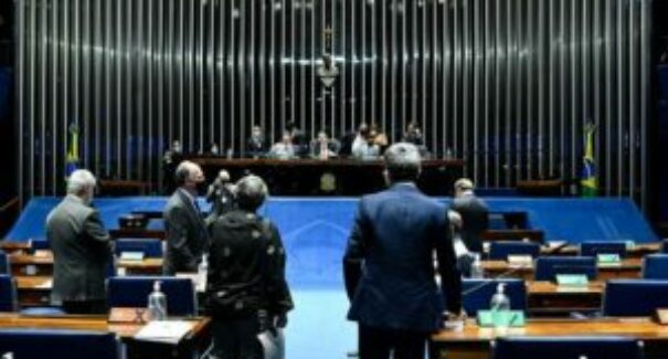 13 parlamentares votam a favor do ensino em casa