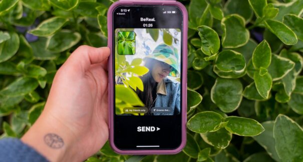 Conheça o BeReal, rede social com fotos reais e ‘sem filtro’