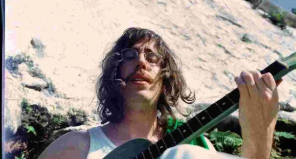 Tim Bernardes lança ‘Mil coisas invisíveis’ e consolida suas raízes musicais