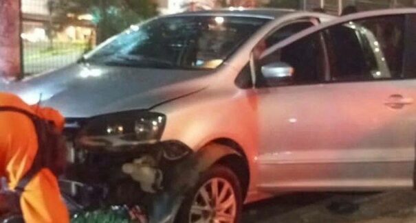 Motorista invade calçada do Shopping da Ilha e atropela pedestres