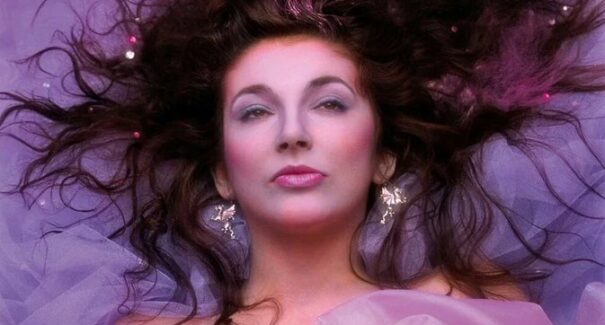 Kate Bush volta ao topo das paradas depois de 40 anos, graças à ‘Stranger Things’