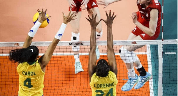 Com mais um show de Carol no bloque, Brasil bate a Polônia