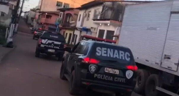 Cinco pessoas são presas suspeitas pelo crime de tráfico de drogas