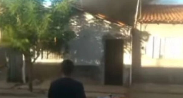 Em Imperatriz, casa pega fogo e cachorro fica preso no quarto da família
