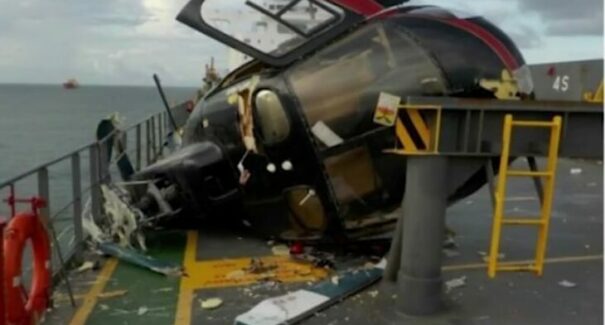 Helicóptero tenta pouso de emergência e cai em navio, em São Luís