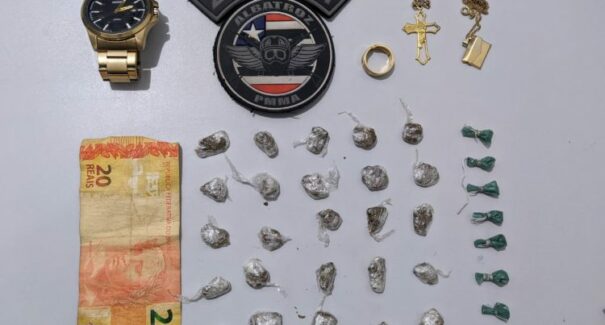 Adolescente é apreendido suspeito de vender drogas no arraial do Cohatrac